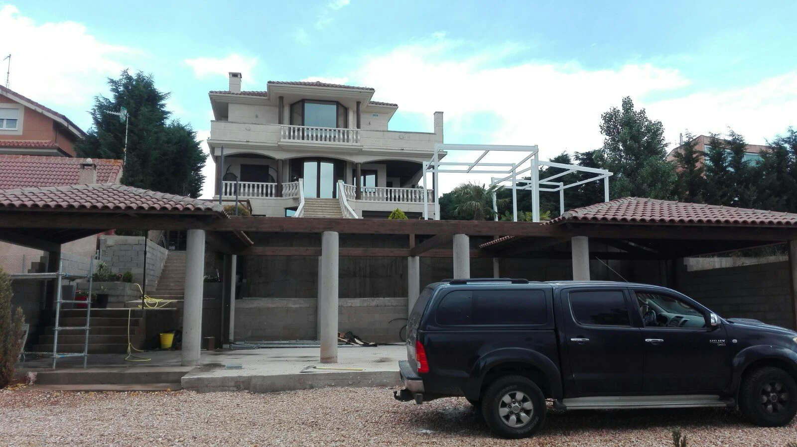 Porche a cuatro aguas