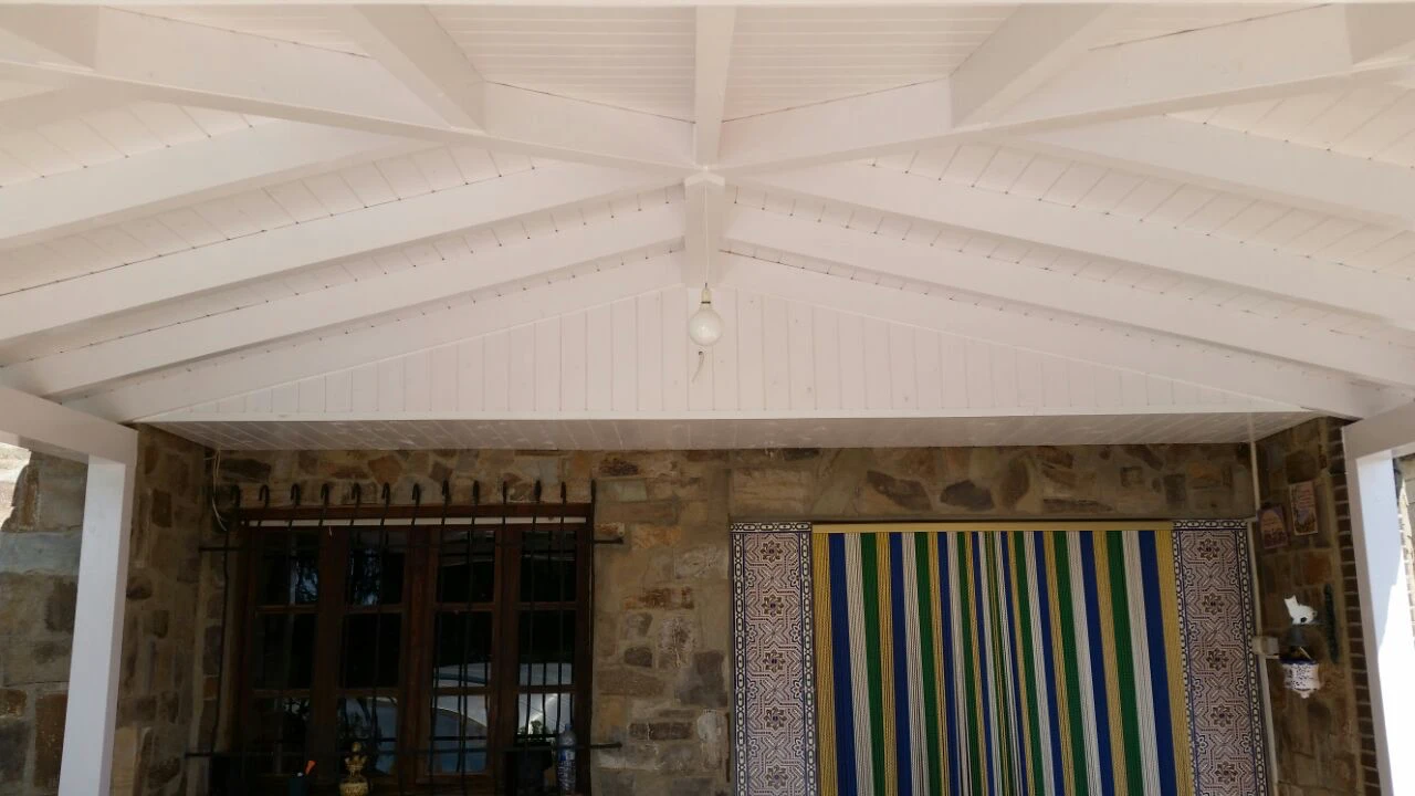 Porche a cinco aguas